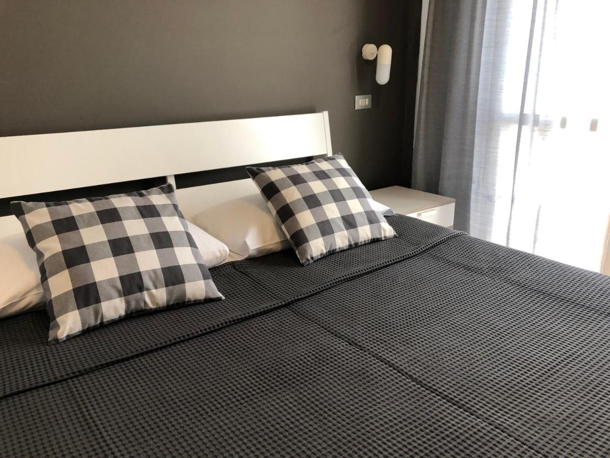 Hotel Aplo - Breakfast Experience 切尔维亚 外观 照片