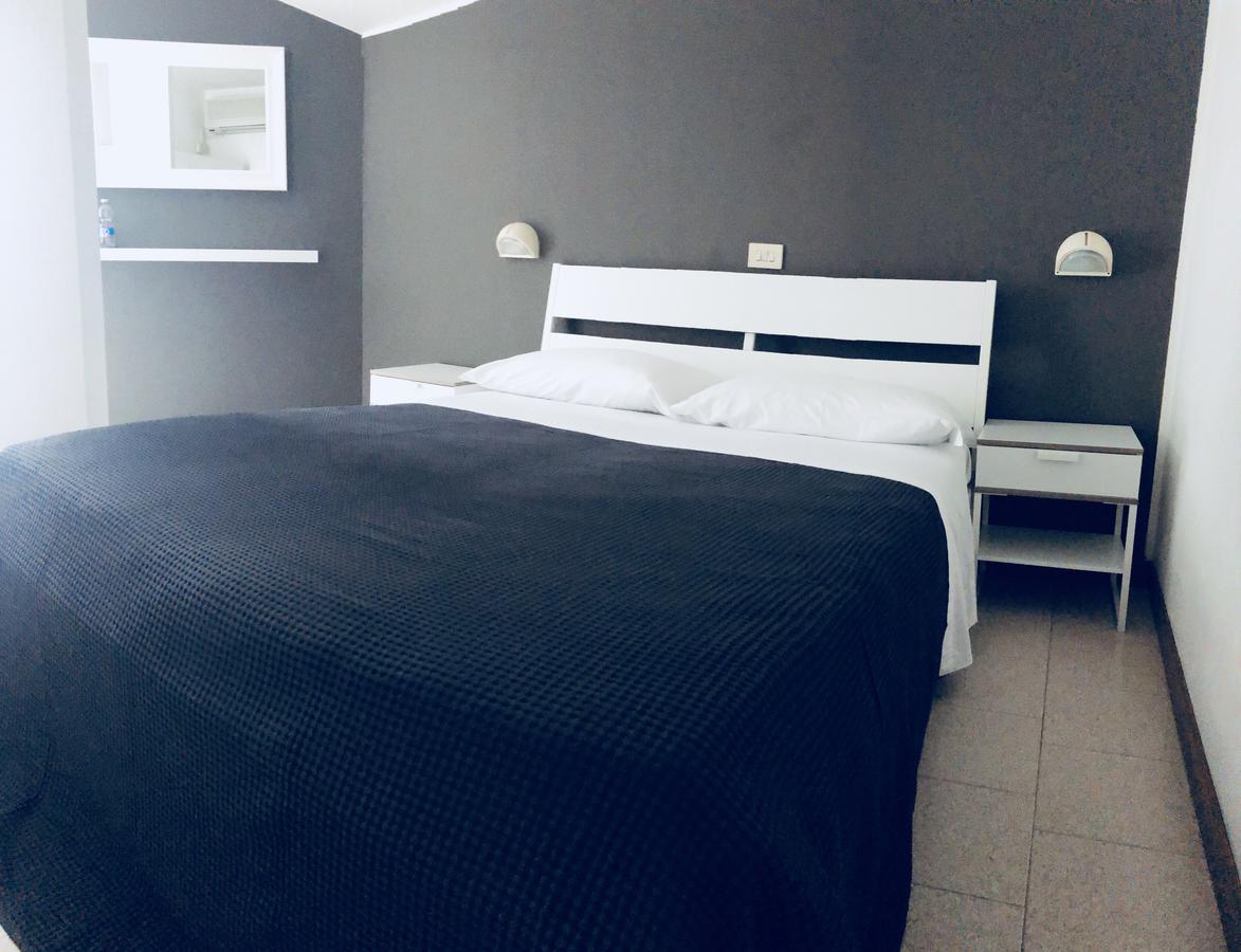 Hotel Aplo - Breakfast Experience 切尔维亚 外观 照片